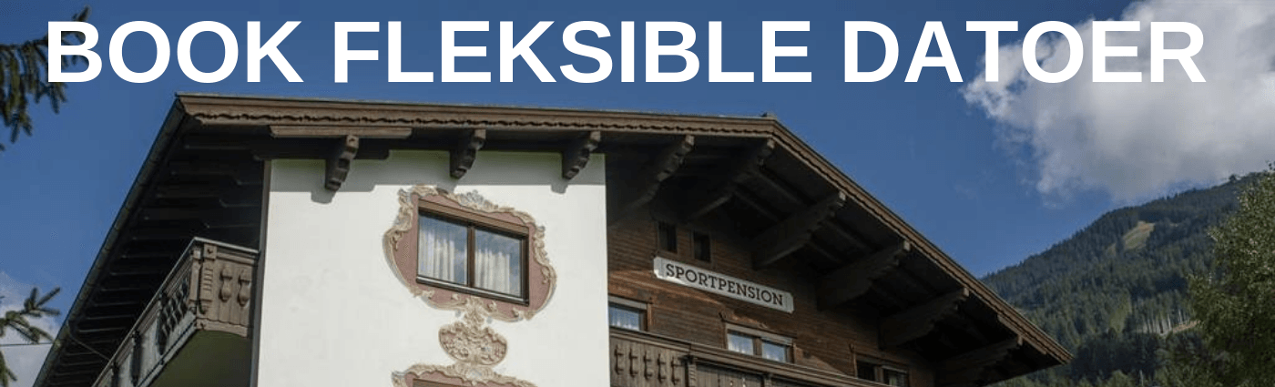 En traditionel alpebygning med dekorative pynter og et skilt, hvor der står Sportpension, er sat på baggrund af bjerge og en blå himmel, perfekt til din sommerferie i Westendorf. Tekst øverst lyder BOG FLEKSIBLE DATOER.